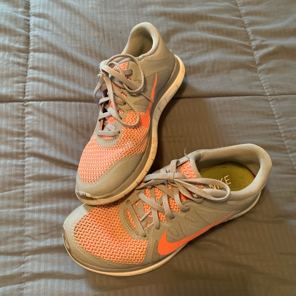 Nike Women’s Sneakers - Picture 2 of 4